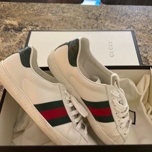 Men’s Gucci sneakersUS 10 1/2